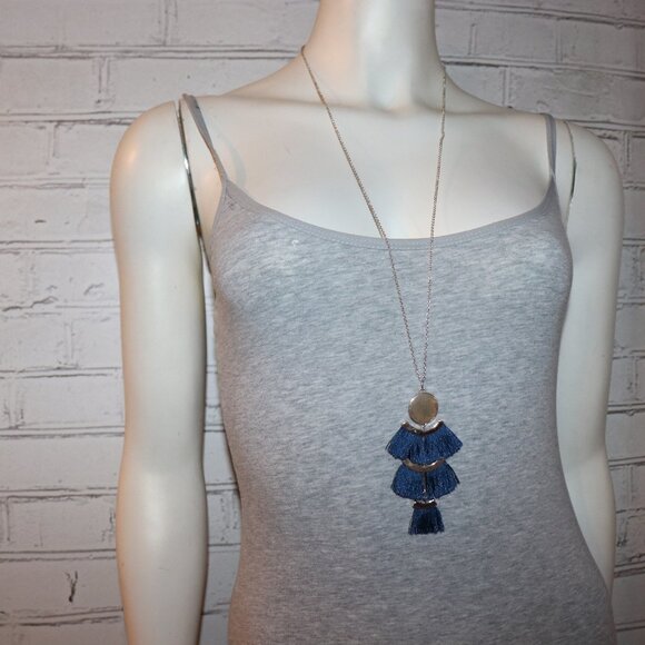 Stunning silver and blue tassel statement necklace 36" - Picture 3 of 4